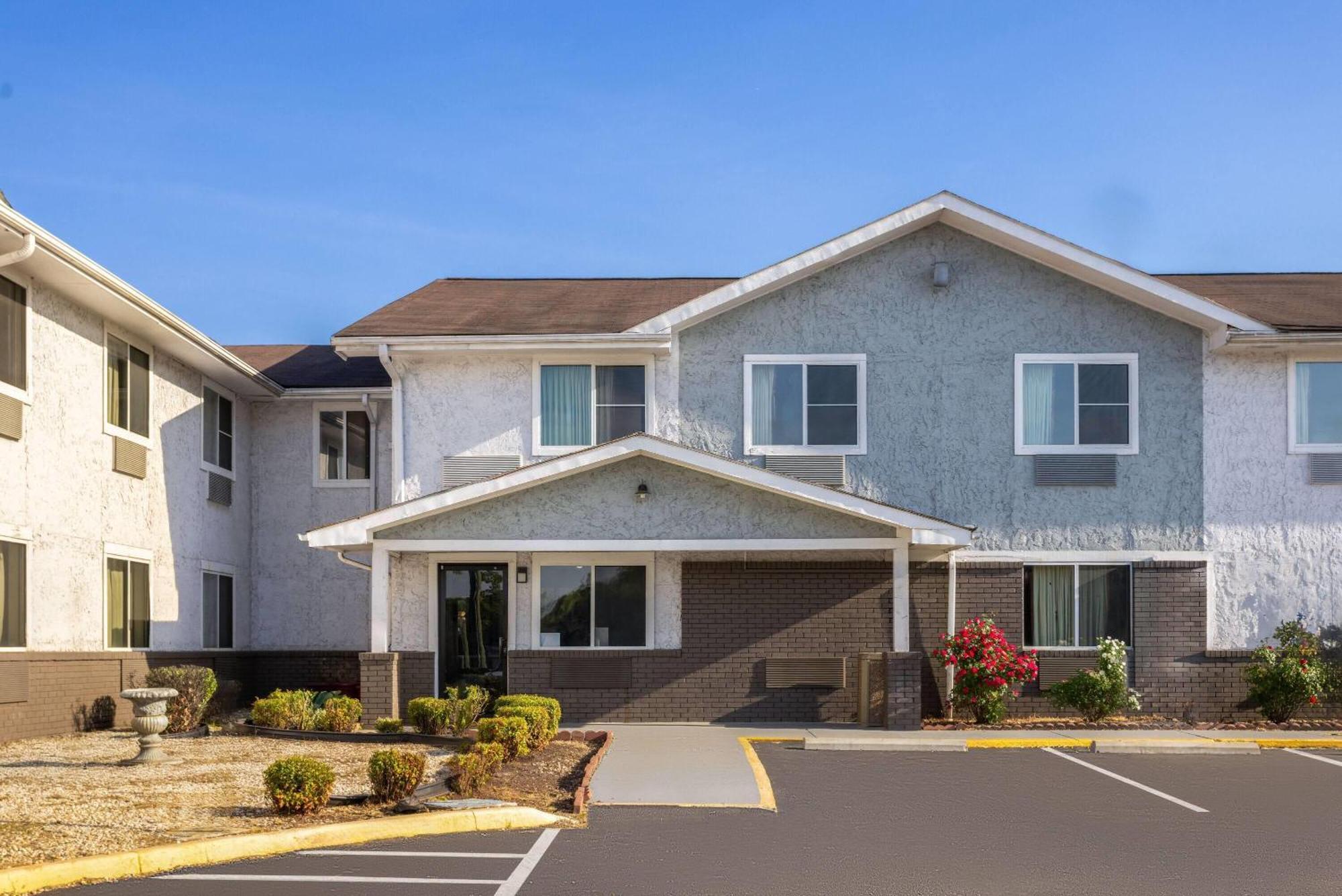 Super 8 By Wyndham South Boston Va Μοτέλ Εξωτερικό φωτογραφία