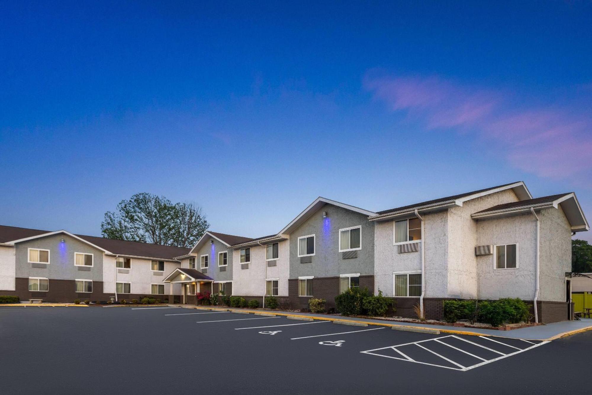 Super 8 By Wyndham South Boston Va Μοτέλ Εξωτερικό φωτογραφία